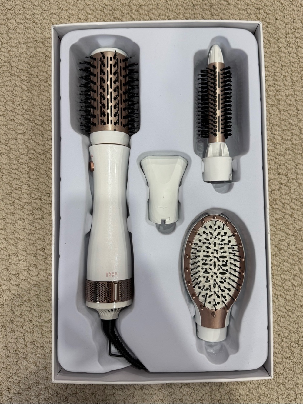 Volumax 4-in-1 Volumizing Hot Air Brush in White and Rose Gold - Picture 4 of 9